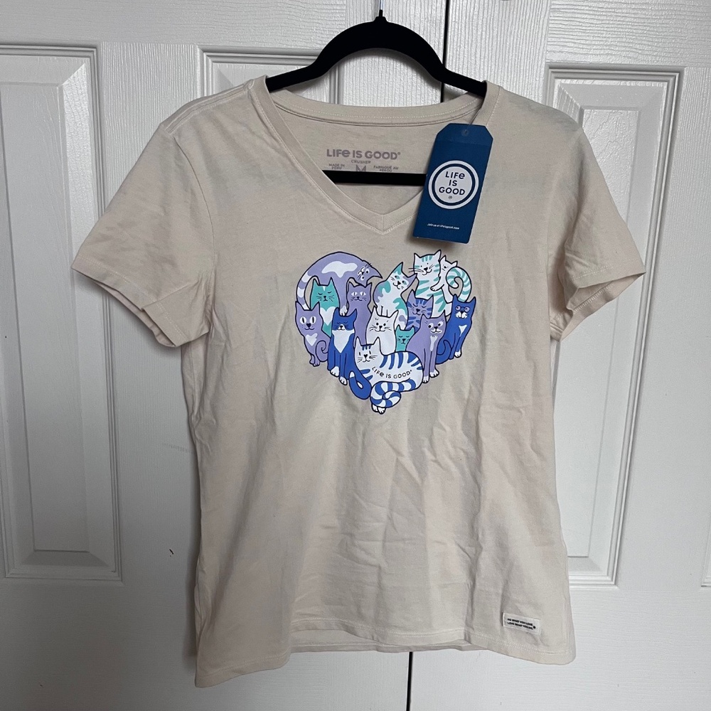 NWT Life is Good Women's Heart of Cats Short Sleeve V-Neck Crusher Tee